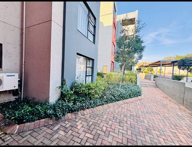 2 BEDROOM FLAT FOR SALE IN MAROELADAL